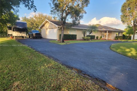 House in Davie, Florida 3 bedrooms, 190.91 sq.m. № 1856859 - photo 2
