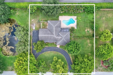 House in Davie, Florida 3 bedrooms, 190.91 sq.m. № 1856859 - photo 3