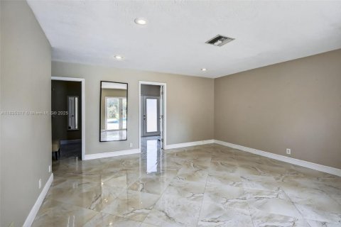House in Davie, Florida 3 bedrooms, 190.91 sq.m. № 1856859 - photo 16