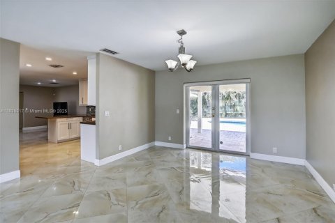 House in Davie, Florida 3 bedrooms, 190.91 sq.m. № 1856859 - photo 12