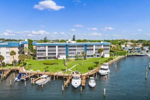 Condo in Delray Beach, Florida, 2 bedrooms  № 1182651 - photo 1