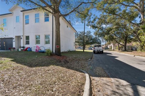 Propiedad comercial en venta en Tampa, Florida, 6 dormitorios, 309.55 m2 № 2106456 - foto 30