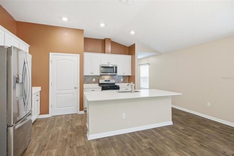 House in Bunnell, Florida 4 bedrooms, 165.18 sq.m. № 2217698 - photo 10
