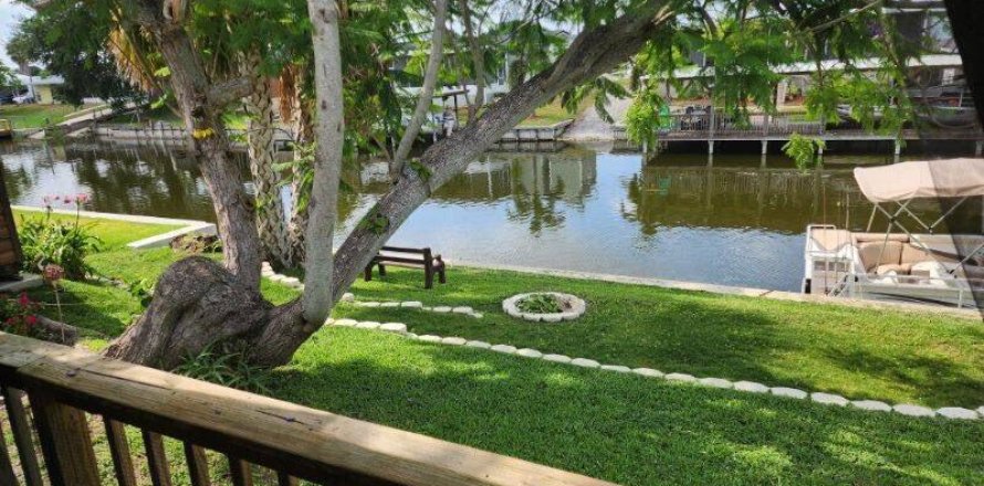 House in Okeechobee, Florida 3 bedrooms, 133.78 sq.m. № 1225708