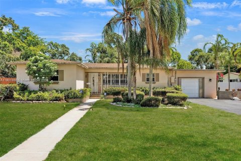 House in Hallandale Beach, Florida 5 bedrooms, 211.82 sq.m. № 2018662 - photo 2