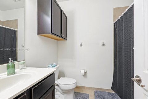 Снять в аренду таунхаус в Майами, Флорида 4 спальни, 163.79м2, № 2026772 - фото 24