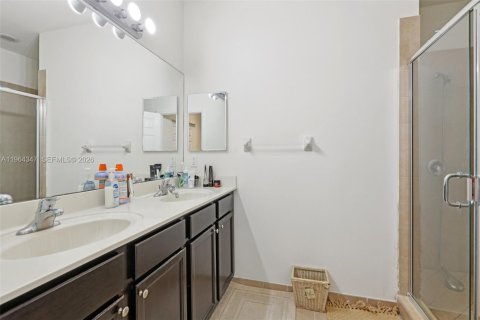 Снять в аренду таунхаус в Майами, Флорида 4 спальни, 163.79м2, № 2026772 - фото 30