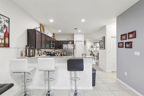 Снять в аренду таунхаус в Майами, Флорида 4 спальни, 163.79м2, № 2026772 - фото 13