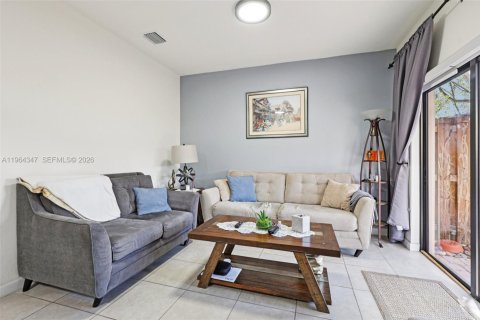 Снять в аренду таунхаус в Майами, Флорида 4 спальни, 163.79м2, № 2026772 - фото 7