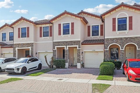 Снять в аренду таунхаус в Майами, Флорида 4 спальни, 163.79м2, № 2026772 - фото 2