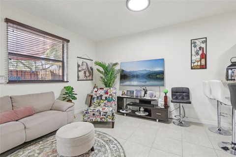 Снять в аренду таунхаус в Майами, Флорида 4 спальни, 163.79м2, № 2026772 - фото 4