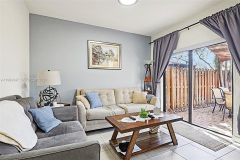 Снять в аренду таунхаус в Майами, Флорида 4 спальни, 163.79м2, № 2026772 - фото 6