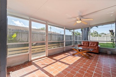 House in Tampa, Florida 3 bedrooms, 122.54 sq.m. № 1835285 - photo 4