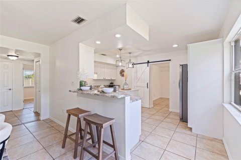 House in Tampa, Florida 3 bedrooms, 122.54 sq.m. № 1835285 - photo 15