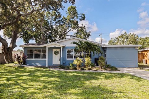 House in Tampa, Florida 3 bedrooms, 122.54 sq.m. № 1835285 - photo 1