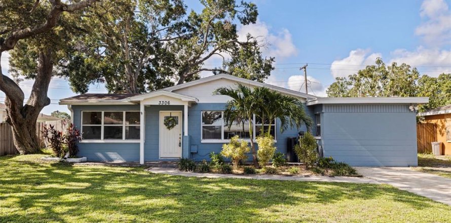 House in Tampa, Florida 3 bedrooms, 122.54 sq.m. № 1835285