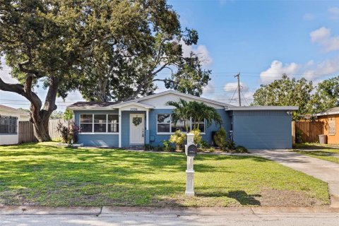 House in Tampa, Florida 3 bedrooms, 122.54 sq.m. № 1835285 - photo 2