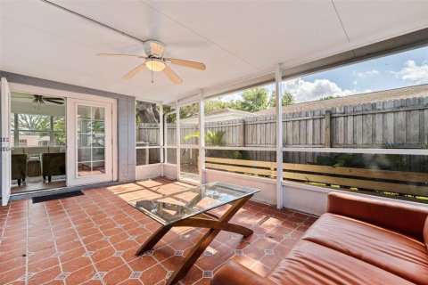 House in Tampa, Florida 3 bedrooms, 122.54 sq.m. № 1835285 - photo 5