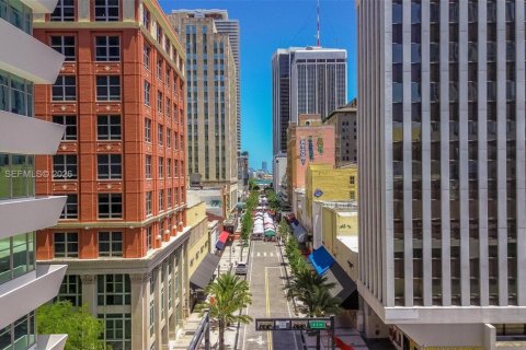 Condo in Miami, Florida, 2 bedrooms  № 2056024 - photo 18