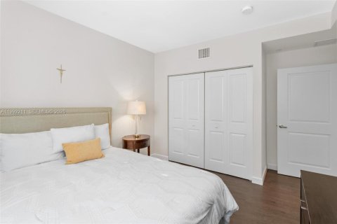 Condo in Miami, Florida, 2 bedrooms  № 2056024 - photo 7