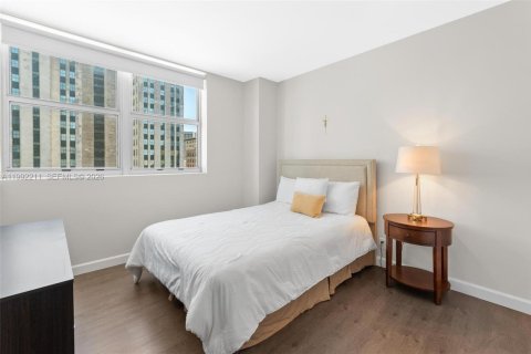 Condo in Miami, Florida, 2 bedrooms  № 2056024 - photo 9
