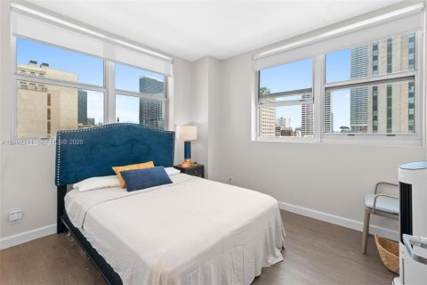 Condo in Miami, Florida, 2 bedrooms  № 2056024 - photo 10