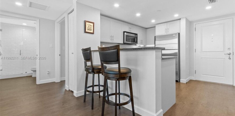 Condo in Miami, Florida, 2 bedrooms  № 2056024