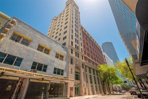 Condo in Miami, Florida, 2 bedrooms  № 2056024 - photo 13