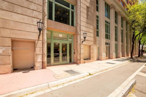 Condo in Miami, Florida, 2 bedrooms  № 2056024 - photo 14