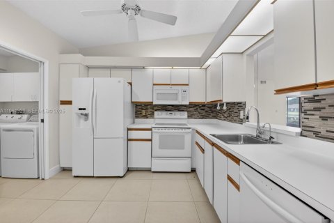 Villa ou maison à vendre à Boca Raton, Floride: 2 chambres, 121.7 m2 № 2024894 - photo 13