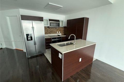 Condo in Miami, Florida, 1 bedroom  № 2062438 - photo 4