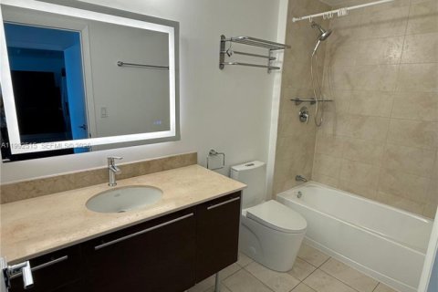 Condo in Miami, Florida, 1 bedroom  № 2062438 - photo 11