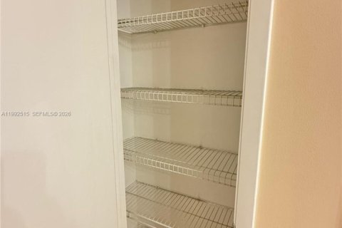 Condo in Miami, Florida, 1 bedroom  № 2062438 - photo 20