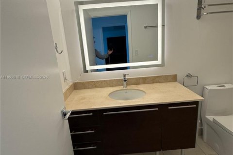 Condo in Miami, Florida, 1 bedroom  № 2062438 - photo 12