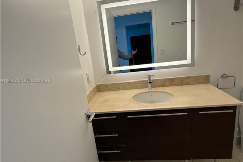 Condo in Miami, Florida, 1 bedroom  № 2062438 - photo 10