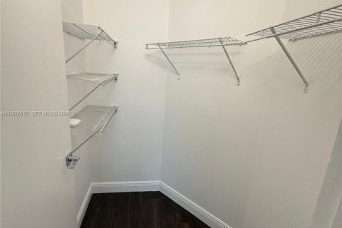 Condo in Miami, Florida, 1 bedroom  № 2062438 - photo 18