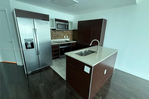 Condo in Miami, Florida, 1 bedroom  № 2062438 - photo 5