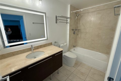 Condo in Miami, Florida, 1 bedroom  № 2062438 - photo 9