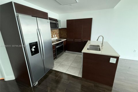 Condo in Miami, Florida, 1 bedroom  № 2062438 - photo 3