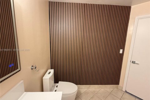 Condo in Miami, Florida, 1 bedroom  № 2062438 - photo 14