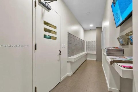 Condo in Miami, Florida, 1 bedroom  № 2062438 - photo 27