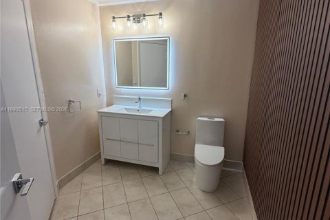 Condo in Miami, Florida, 1 bedroom  № 2062438 - photo 16