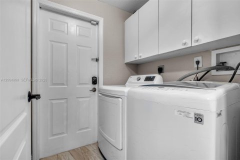 Villa ou maison à vendre à Miami Lakes, Floride: 4 chambres, 242.38 m2 № 2068739 - photo 16