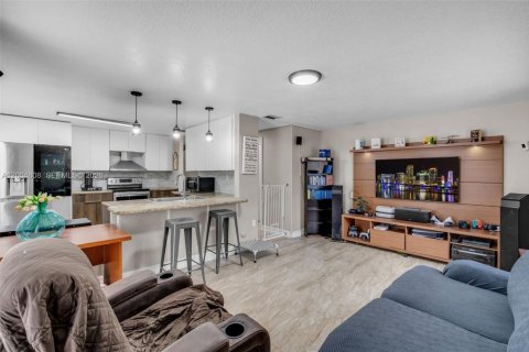 Villa ou maison à vendre à Miami Lakes, Floride: 4 chambres, 242.38 m2 № 2068739 - photo 15