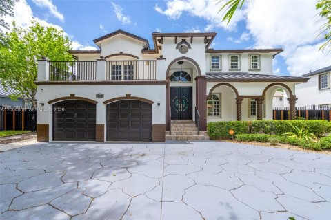 Villa ou maison à vendre à Miami Lakes, Floride: 4 chambres, 242.38 m2 № 2068739 - photo 1