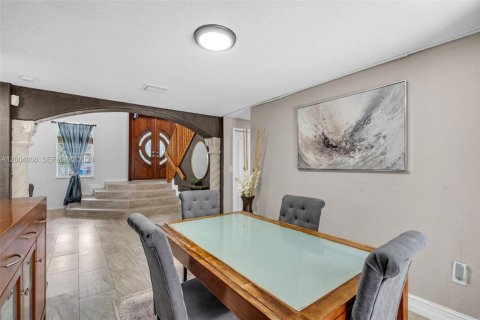 Villa ou maison à vendre à Miami Lakes, Floride: 4 chambres, 242.38 m2 № 2068739 - photo 10