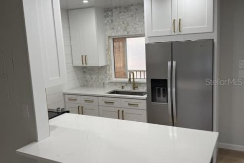 Condo in Sarasota, Florida, 2 bedrooms № 2227743 - photo 4
