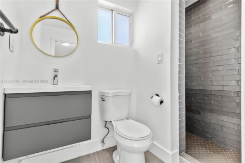 House in Miami, Florida 5 bedrooms, 210.42 sq.m. № 1999439 - photo 30