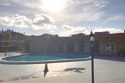 Condominio en venta en Deerfield Beach, Florida, 1 dormitorio, 64.57 m2 № 1990548 - foto 17