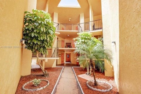 Condominio en venta en Deerfield Beach, Florida, 1 dormitorio, 64.57 m2 № 1990548 - foto 19